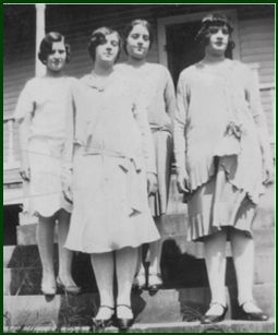Pictur of Carrie, Lillian, Maude Gilkinson, and Veda